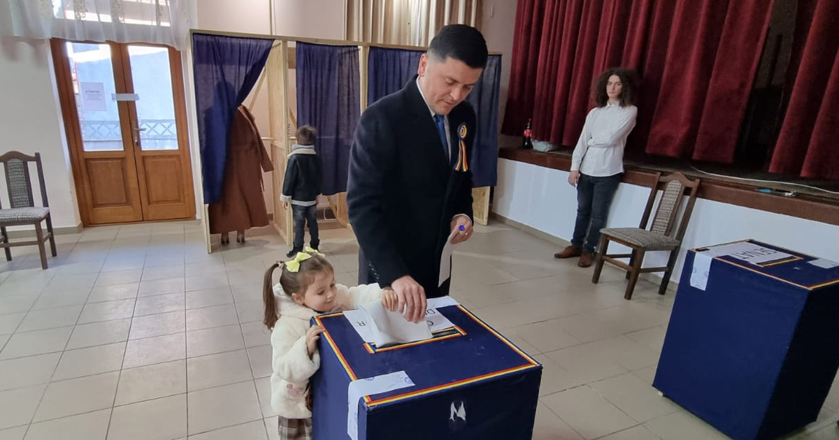 FOTO/VIDEO. Adrian Cozma a votat: "Am votat pentru familie, țară și comunitate. Am votat cu oameni curați, cu liste curate"