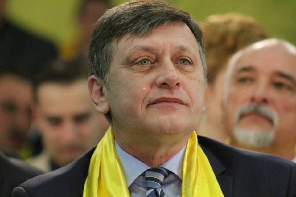 Crin Antonescu este candidat al PSD-PNL-UDMR la prezidențiale. A cumpărat un apartament de la familia primului șef al SRI / Nu mai are job de zece ani