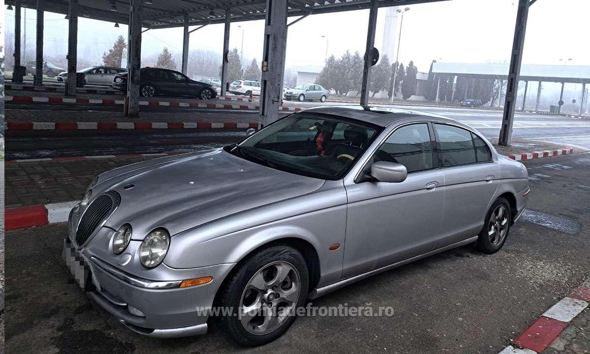 FOTO. S-a grăbit și a fost prins cu Jaguarul în Vama Petea. Cu câteva zile înaintea desființării punctului