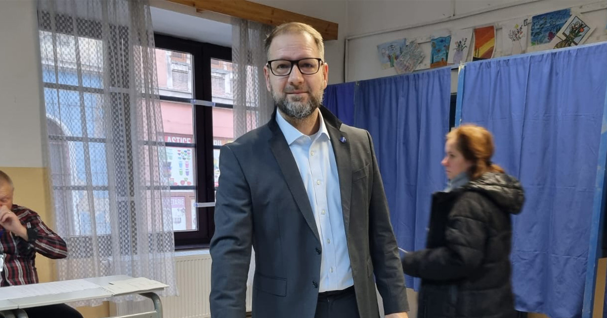 FOTO/VIDEO. Radu Panait, la ieșirea de la urne:"Cred într-un viitor european! Cred că România poate să fie în rândul țărilor dezvoltate"