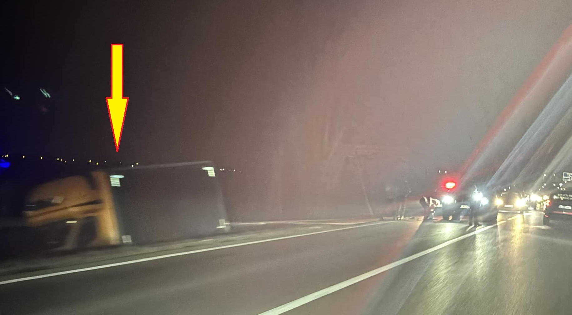 FOTO. Accident între Satu Mare și Botiz. O camionetă a ajuns în șanț, pe DN19