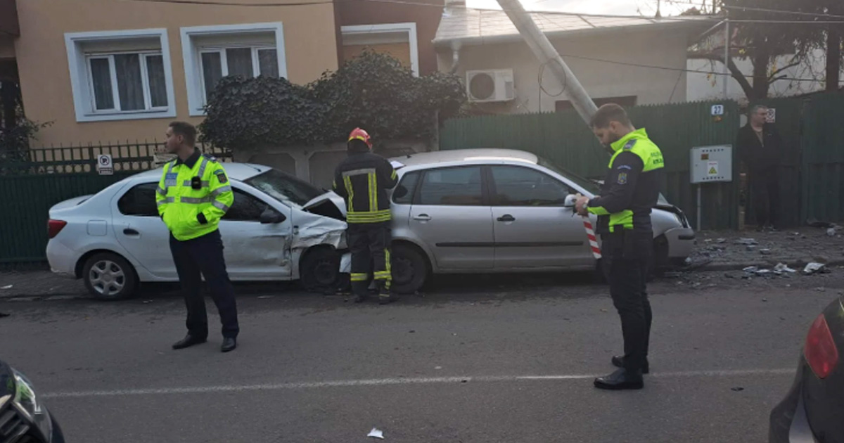 Accident în județul Satu Mare. Un tânăr șofer, băut bine, a intrat cu mașina într-un autoturism parcat