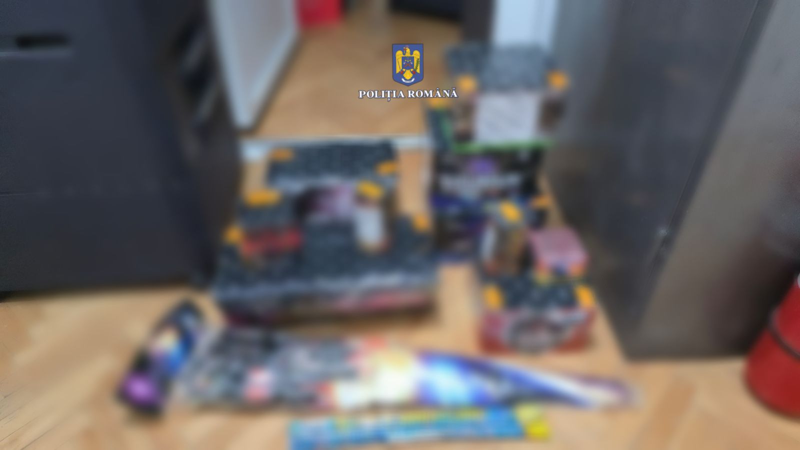 FOTO. Patru sătmăreni s-au trezit cu polițiștii în casă. Au fost lăsați fără artificii și petarde