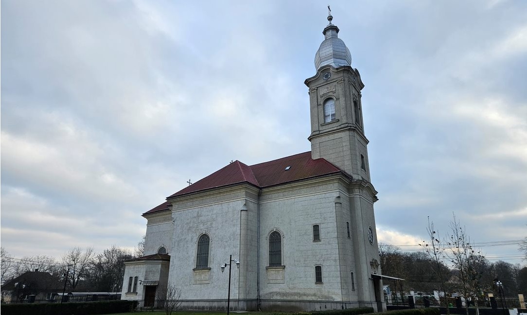 COMUNICAT. REABILITAREA FAȚADE, ȘARPANTĂ, ÎNVELITOARE ȘI AMENAJĂRI EXTERIOARE LA BISERICA ROMANO CATOLICA DIN ORAȘUL LIVADA, JUDEȚUL SATU MARE