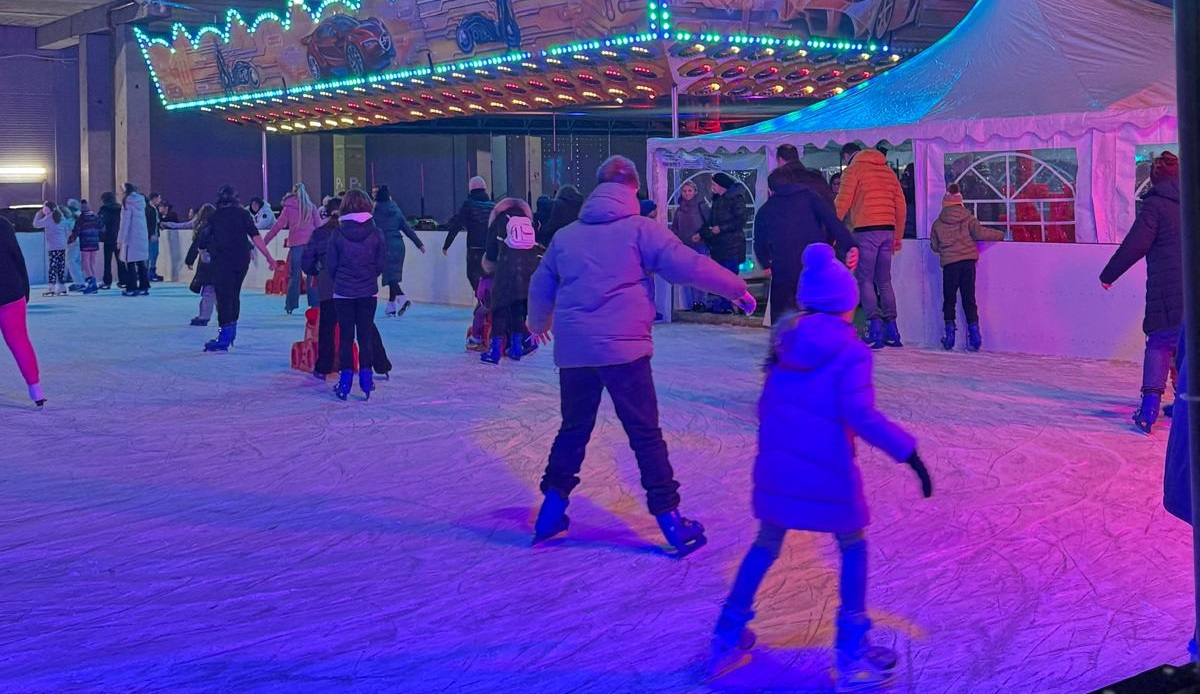 Program și prețuri speciale pentru elevi la patinoarul de la Shopping City Satu Mare