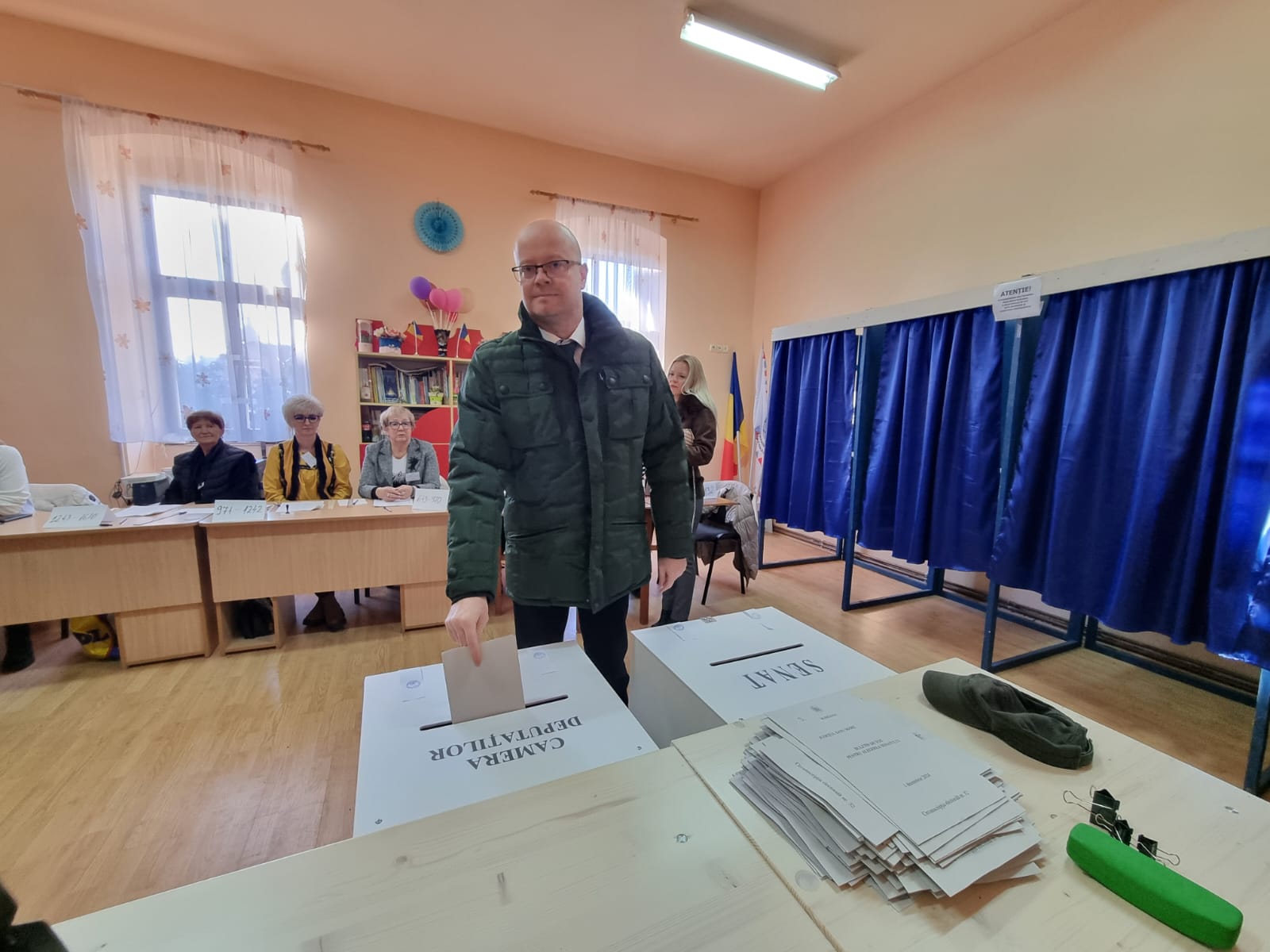 FOTO/VIDEO. A votat primarul  Kereskényi Gábor: "Am votat pentru ca municipiul Satu Mare să rămână pe drumul cel bun"