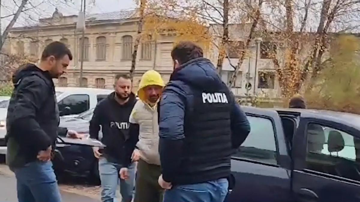Tiktok-erii care i-au amenințat cu moartea pe membrii unui ONG pentru romi au fost ridicați și duși la audieri