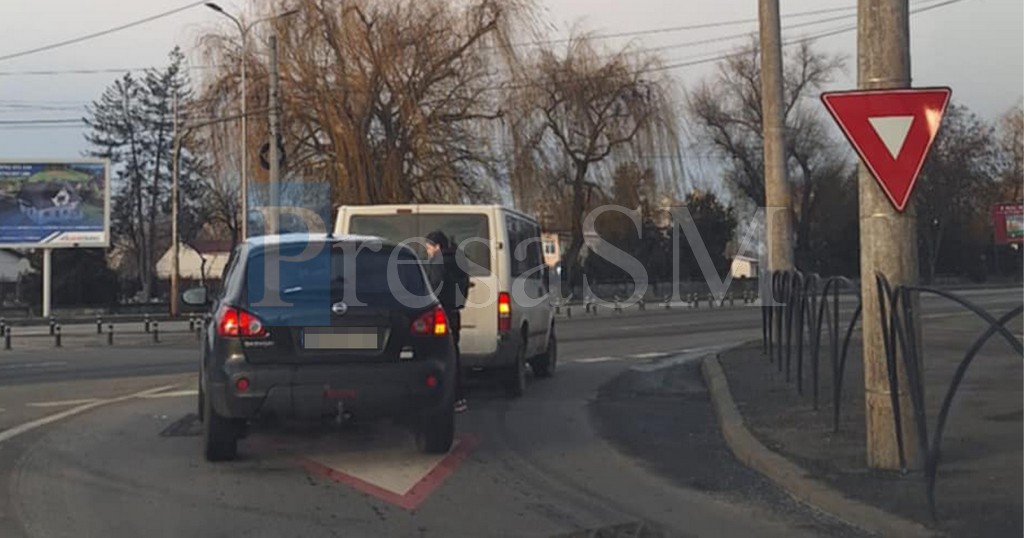 FOTO. Accident la Burdea și sens blocat aiurea. Unii chiar nu cunosc codul Rutier