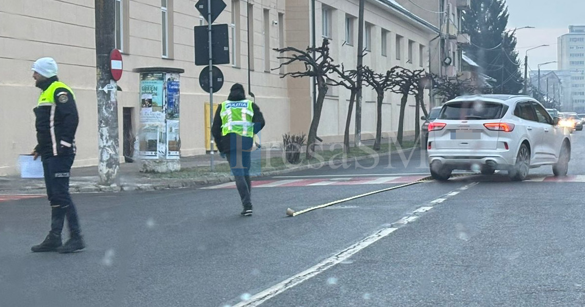 FOTO. Pieton lovit de mașină pe ”zebră”, pe strada Avram Iancu, lângă Liceul Forestier Satu Mare