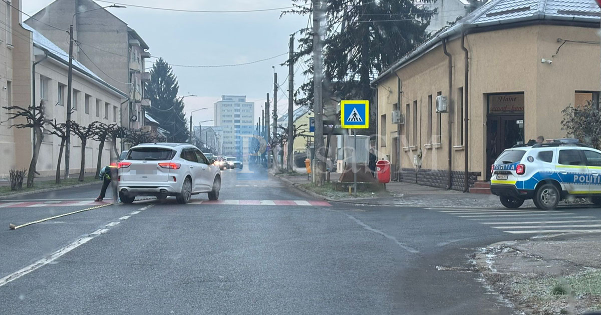 FOTO. Elevă (16 ani) lovită pe trecerea de pietoni, în drum spre școală, în municipiul Satu Mare