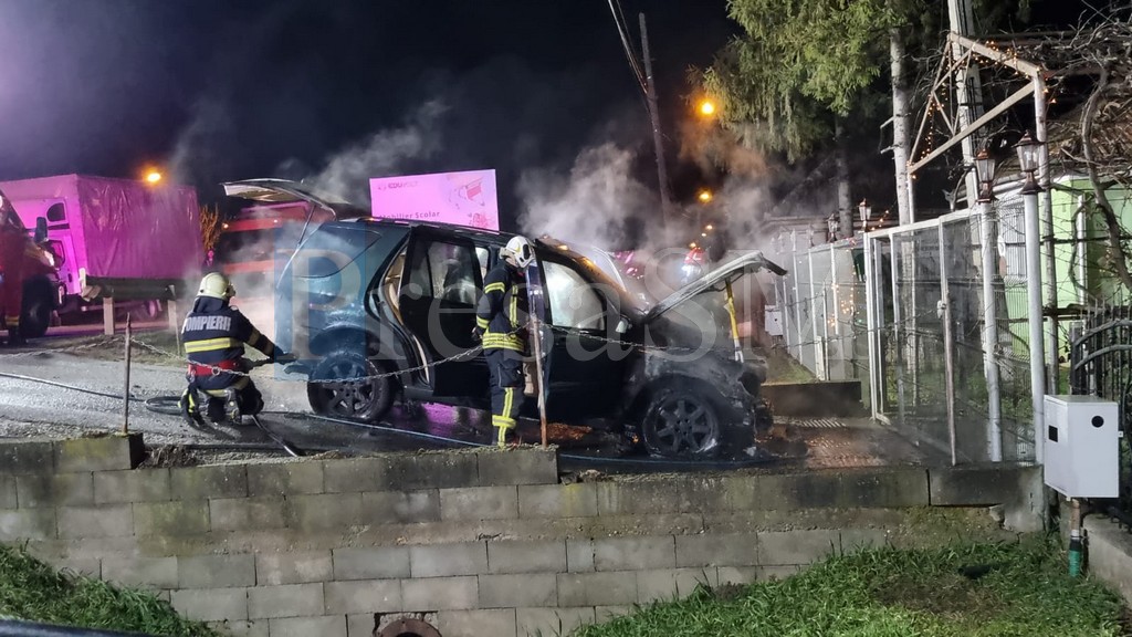 FOTO/VIDEO. Cu mașina incendiată, un sătmărean obține ordin de protecție împotriva a doi agresori