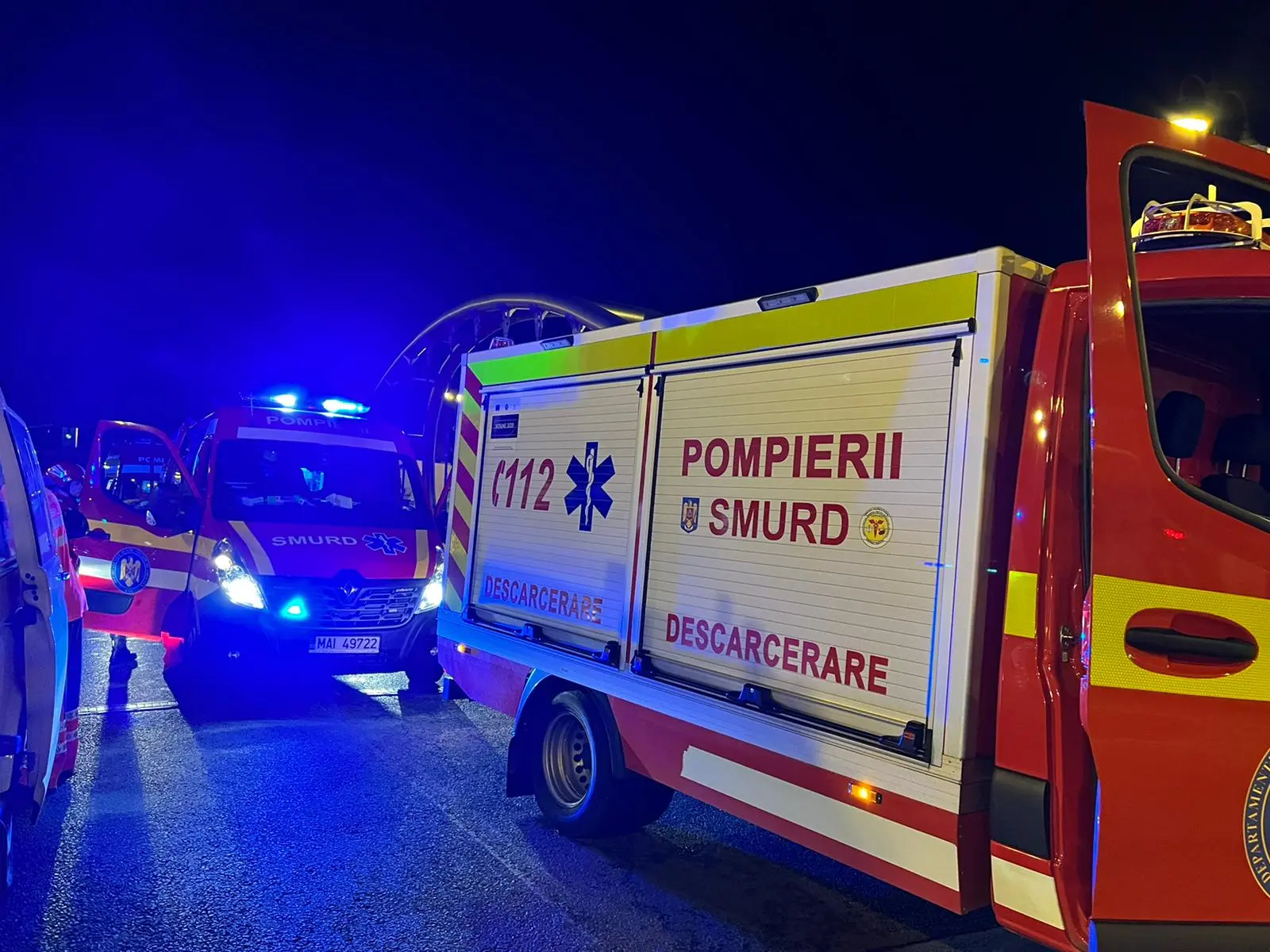 O șoferiță s-a speriat de artificii, s-a răsturnat cu mașina. Multiple victime în județul Satu Mare