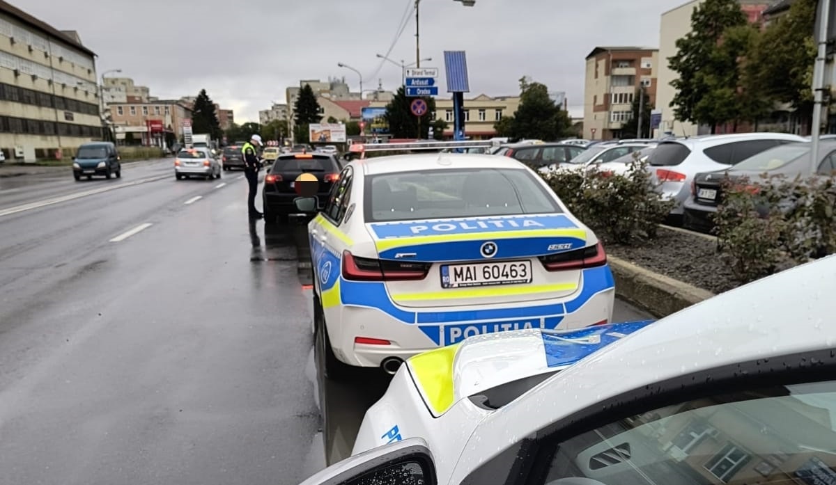 Beat și fără permis, un sătmărean a dat datele fratelui său. Polițiștii l-au crezut, au făcut dosar pe altă persoană