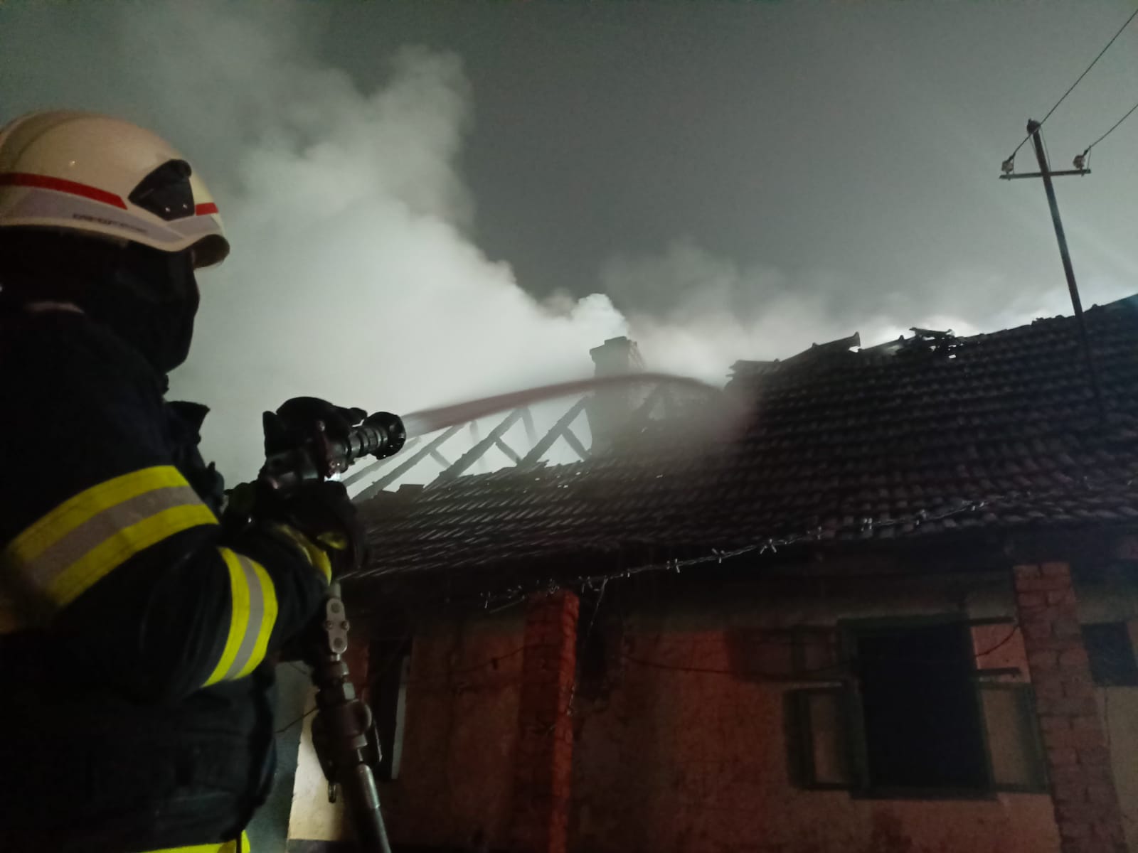FOTO/VIDEO. Povestea dramatică a sătmăreanului imobilizat la pat, decedat în incendiul din Oar