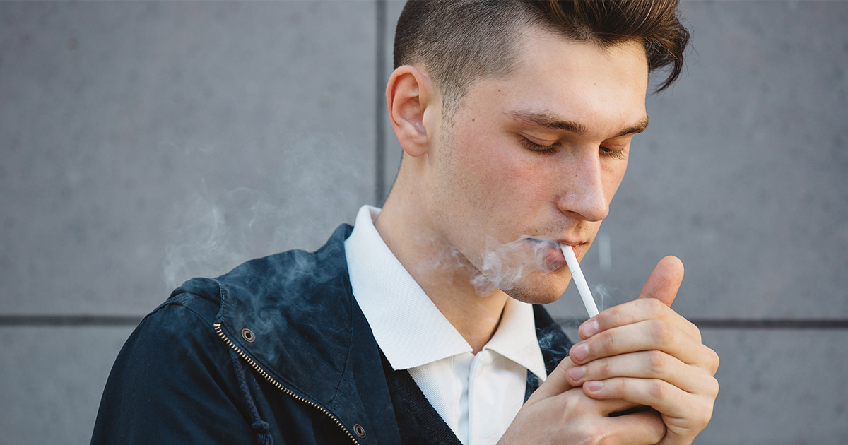 Primul oraş din țară în care fumatul ar putea fi interzis în parcuri şi în locurile de joacă