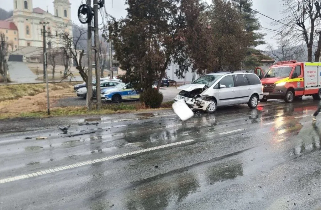 FOTO. Accident grav în fața sediului Poliției. Șeful Poliției a fost resuscitat la fața locului