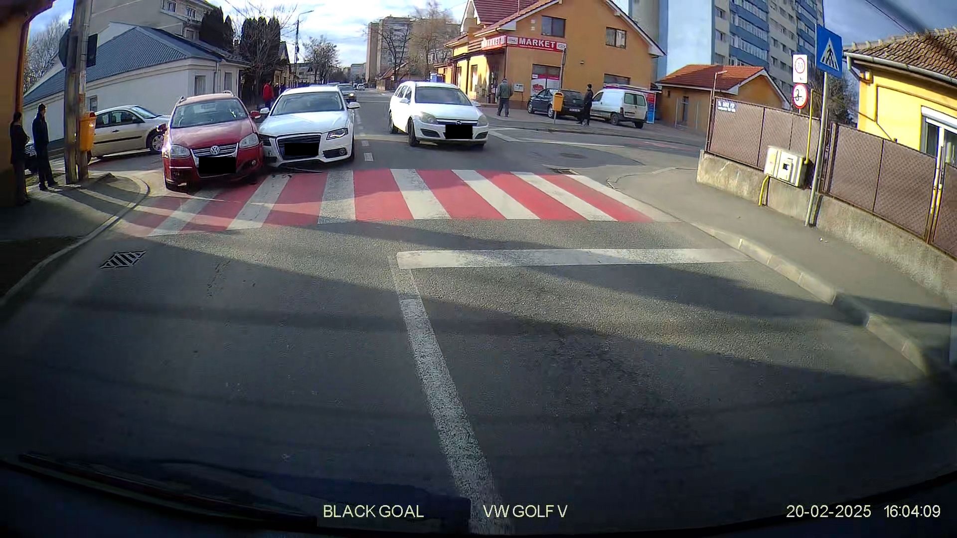 FOTO. Accident pe o stradă aglomerată din municipiul Satu Mare, la oră de vârf