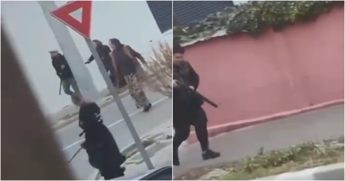 VIDEO. Răfuială în stil mafiot cu doi morți și trei răniți pe o stradă din țară. Zeci de persoane implicate într-o încăierare