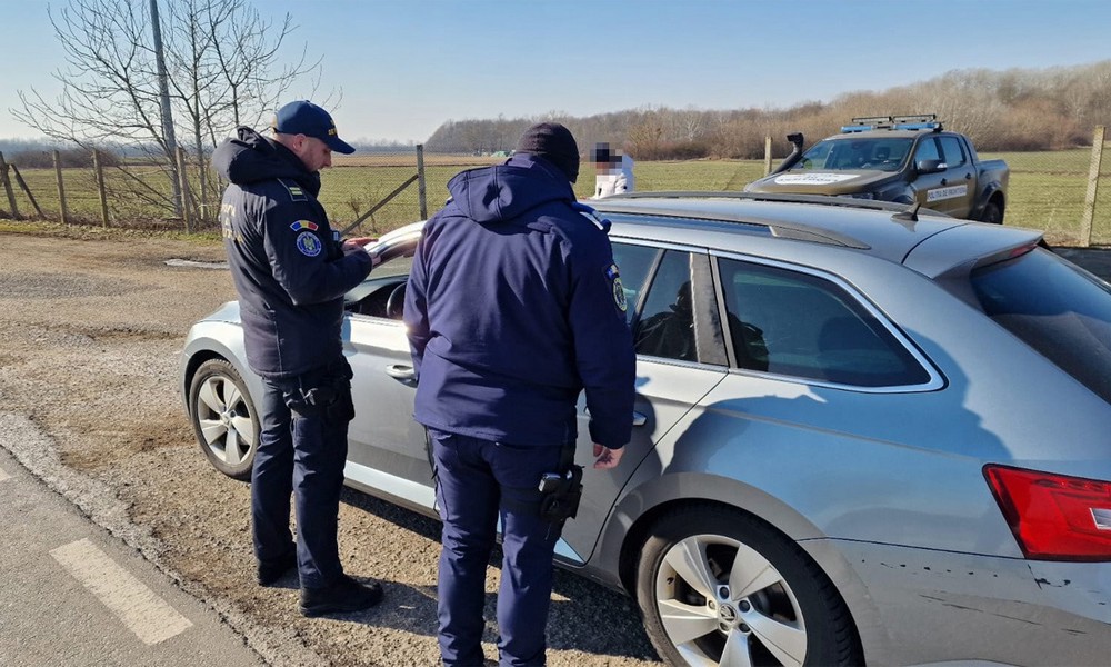 Plăcuța buclucașă. Numărul de înmatriculare de Anglia i-a dus unui maramureșean un dosar penal