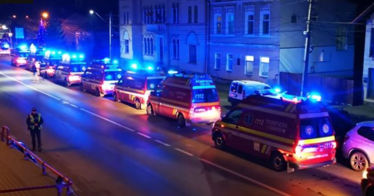 VIDEO. Plan Roșu activat într-un oraș din țară. Zeci de persoane au ajuns de la bal la spital. Formația a continuat petrecerea