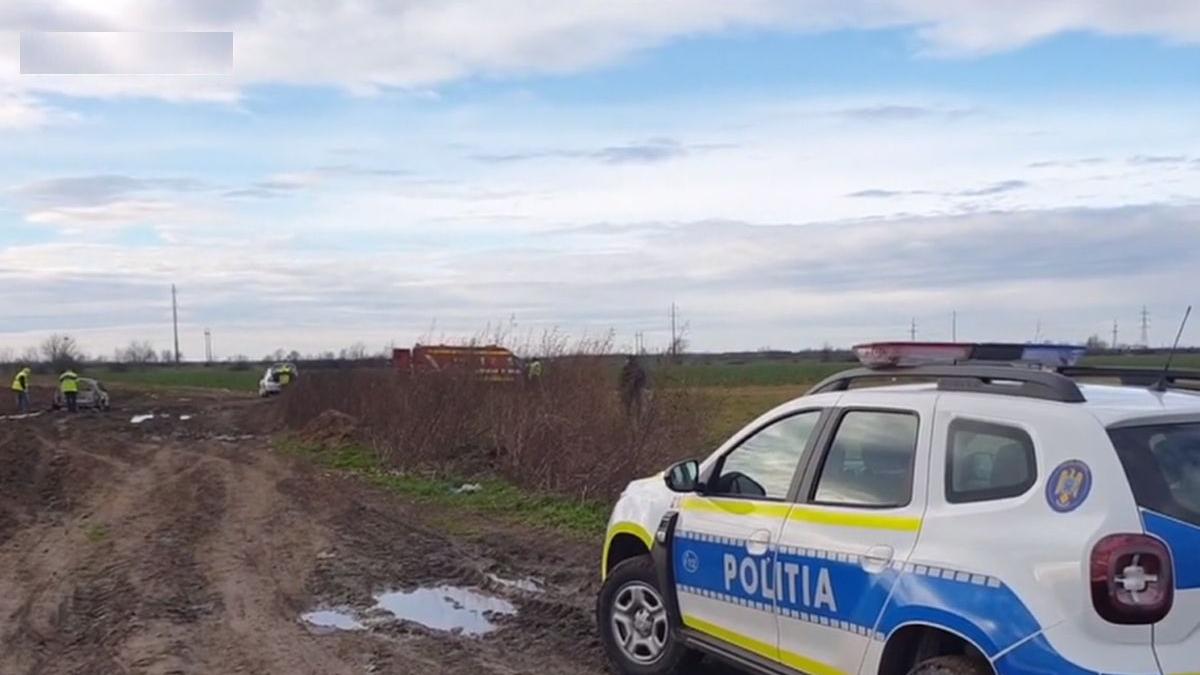 Recidivist fără permis, s-a urcat la volan, a făcut accident și a fugit de Poliție pe ”arătură”