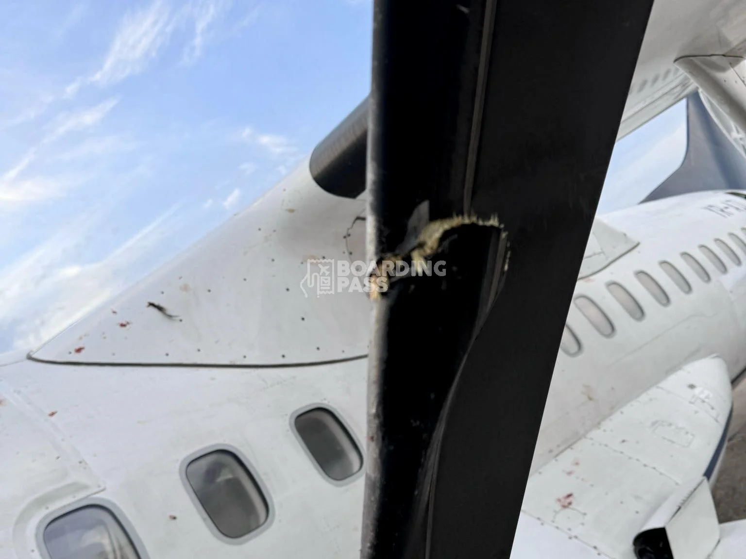 FOTO. Avion, cu zeci de pasageri, avariat la aterizare pe Aeroportul Satu Mare!