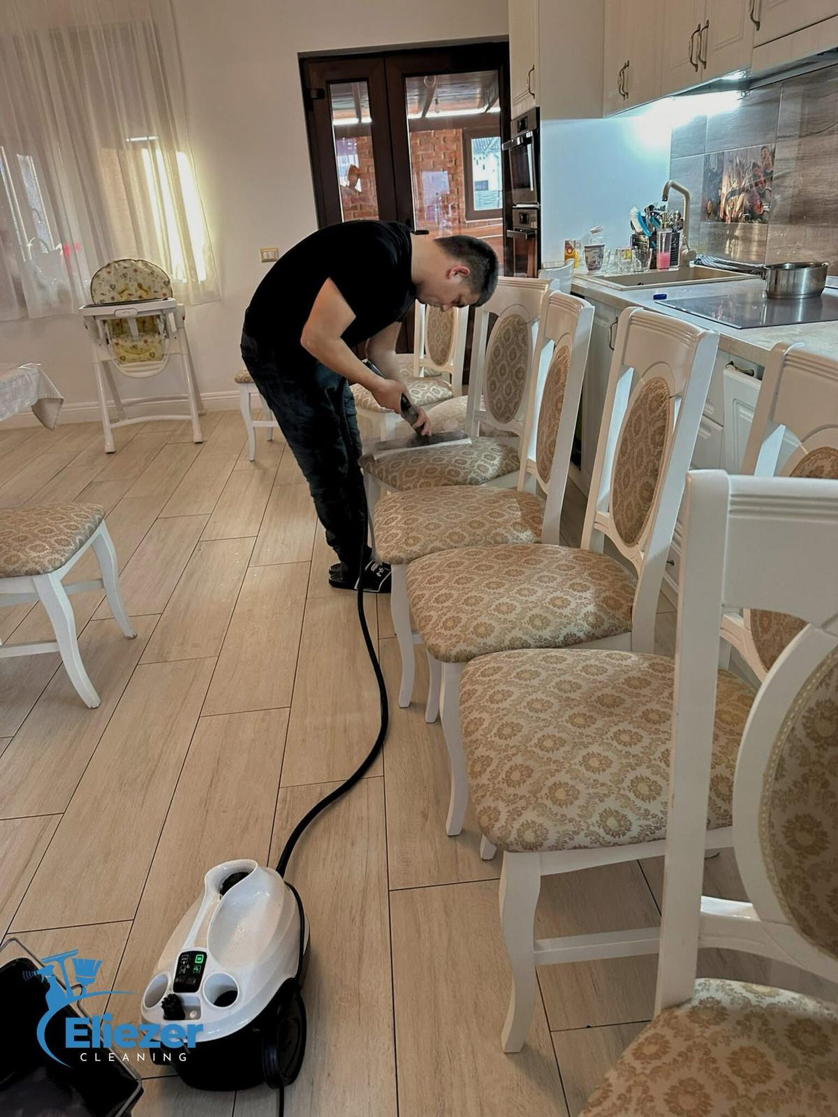 anton-varga-eliezer-cleaning-5.jpg