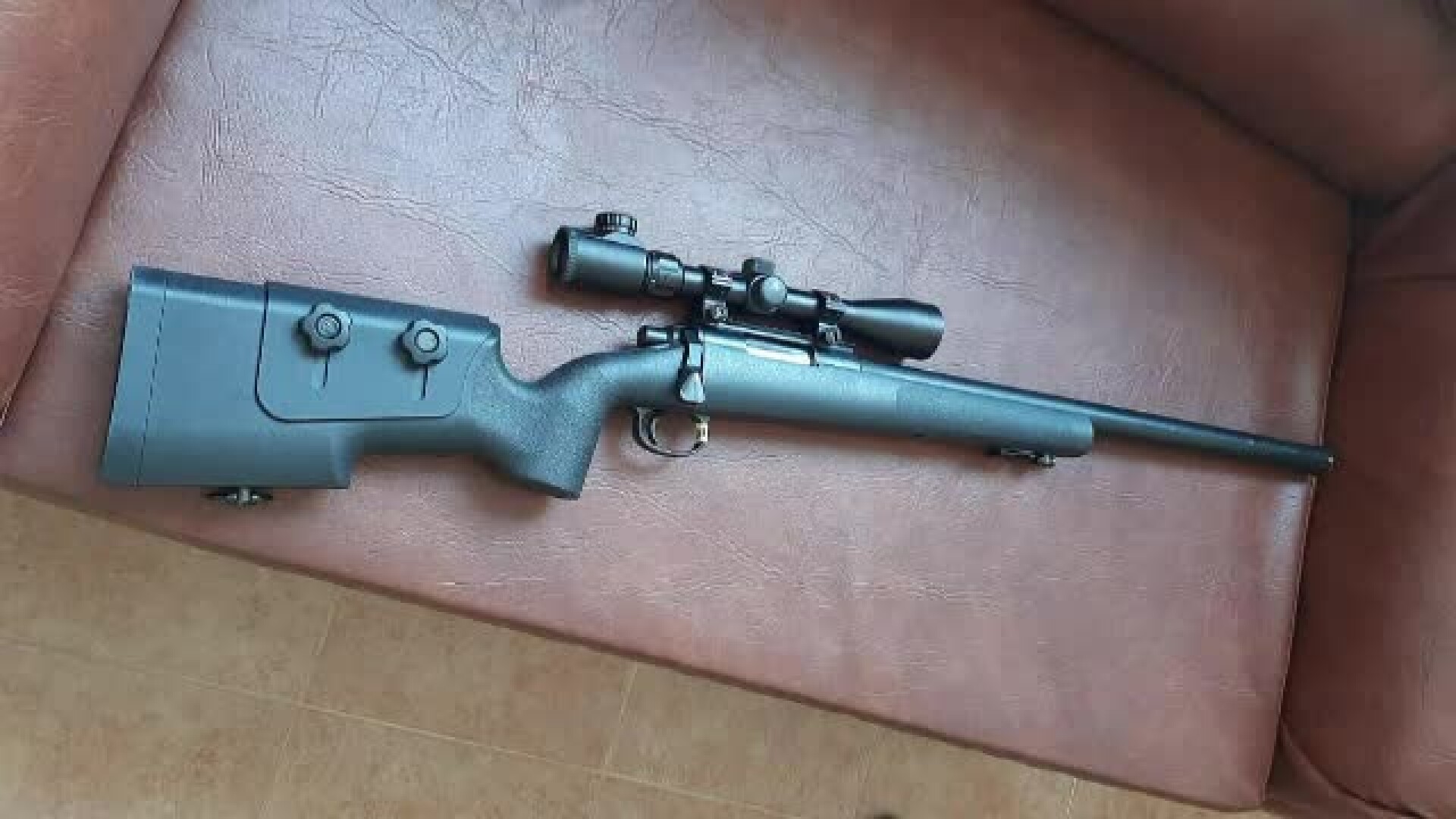 Sătmărean lăsat fără armă după o "vizită" a polițiștilor