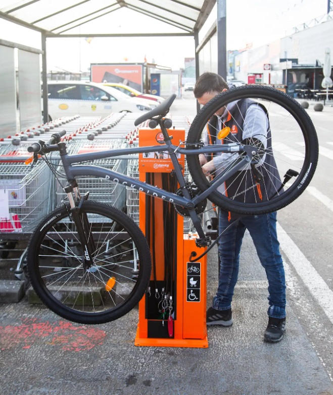 Ceetrus investește în stații gratuite de reparații pentru biciclete în 12 orașe, în centrele comerciale Auchan și Aushopping