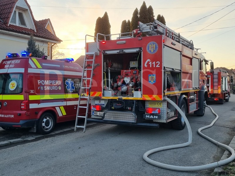 FOTO. Incendiu în municipiul Satu Mare, în Cartierul Funcționarilor. Au intervenit pompierii