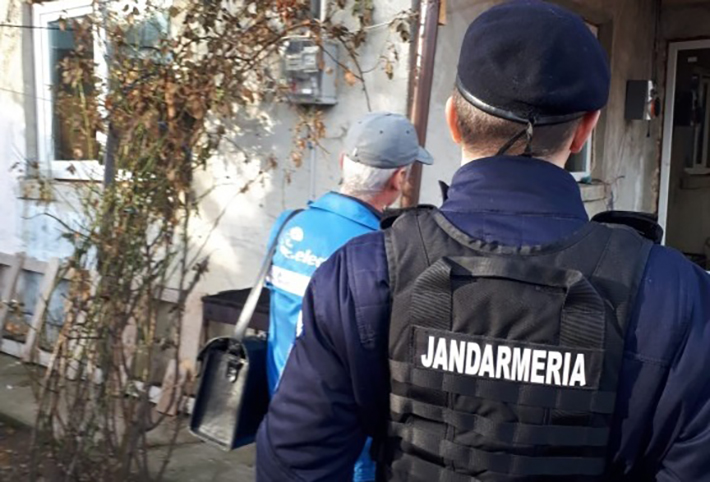 Jandarmii și angajații Electrica au intrat în forță într-o localitate din județul Satu Mare
