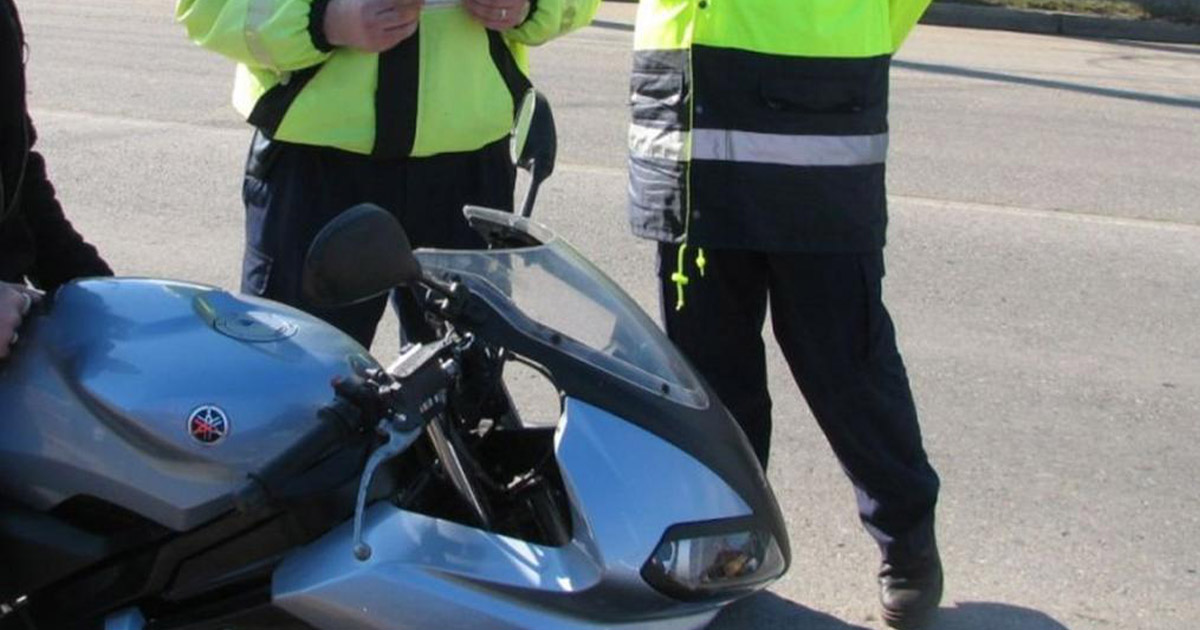 S-a dus la o plimbare cu motociclul. Sătmăreanul a încălcat trei legi dintr-o lovitură