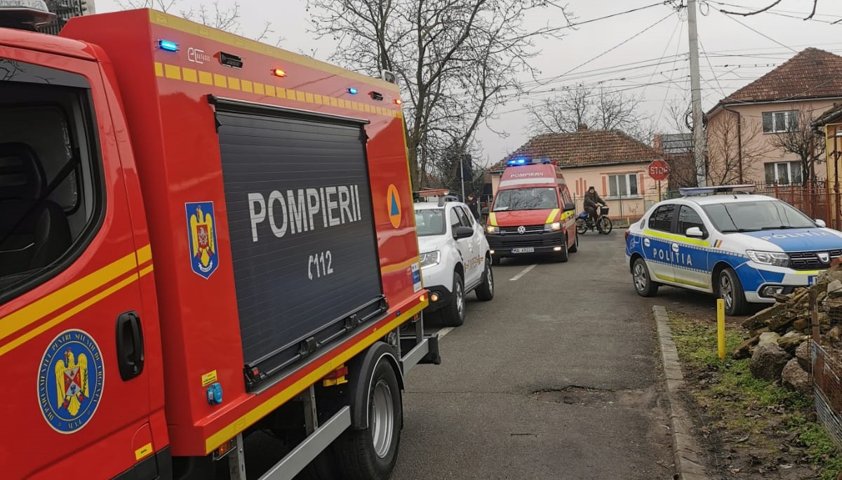 Accident neobișnuit în județ: o bunicuță a căzut cu motociclul electric într-un șanț, încercând să evite un câine