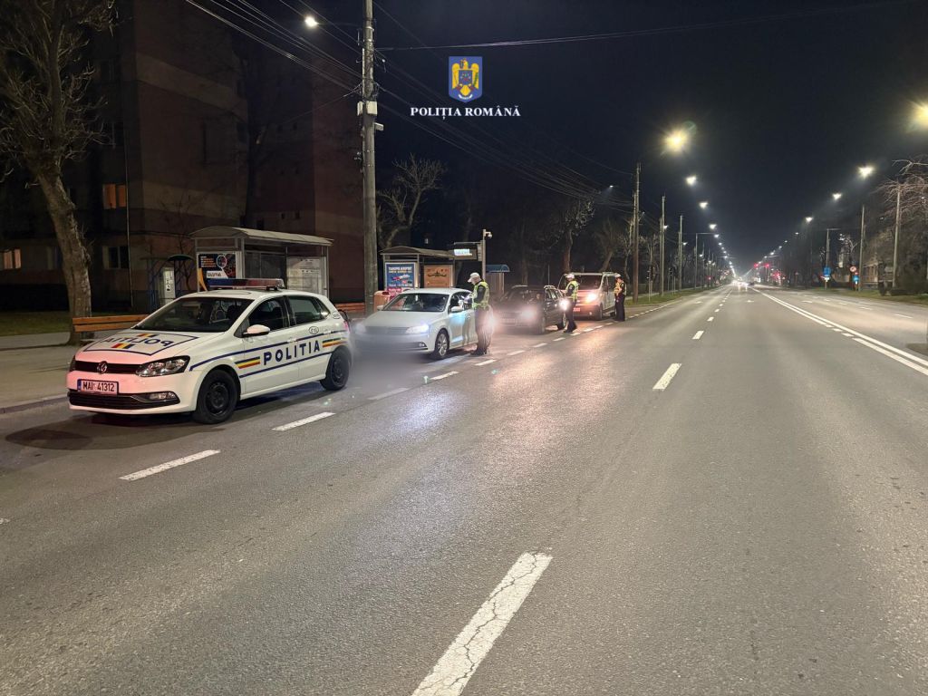 Doi tineri șoferi sătmăreni, prinși aparent drogați la volan. Polițiștii au găsit și în mașini substanțe interzise