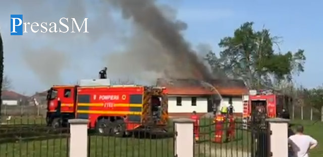 VIDEO. Incendiu la o anexă a bisericii ortodoxe din Mărtinești. Mobilizare a Pompierilor