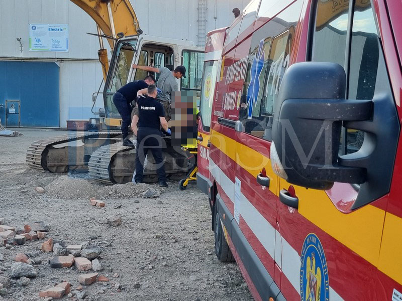 FOTO/VIDEO. Ce spun polițiștii sătmăreni despre accidentul de muncă de ieri din municipiul Satu Mare. Sătmăreanul a ajuns la spital