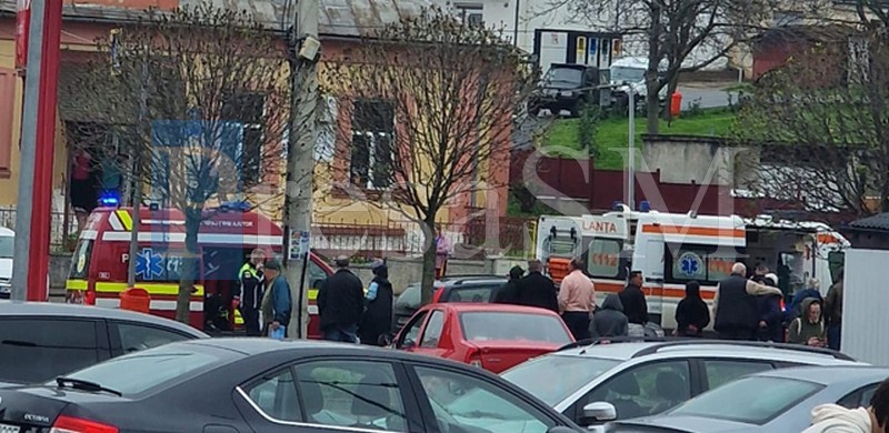 Bătaie pentru un loc de parcare: Tânăr lovit cu pumnul în fața unui supermarket din Tășnad