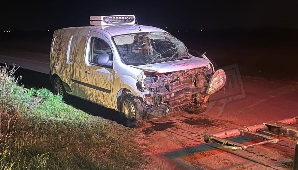 FOTO. Polițiștii sătmăreni explică cum s-a petrecut accidentul din Păulești. Șoferița a ajuns la spital