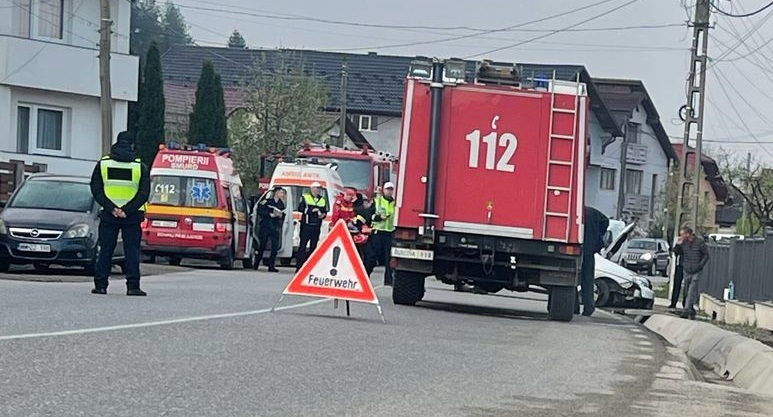 VIDEO. Accident rutier în județul vecin: doi polițiști au fost răniți, autospeciala a fost avariată