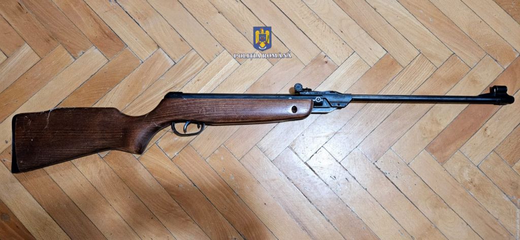 FOTO. Cum s-a ars un sătmărean după ce polițiștii i-au găsit acasă o pușcă deținută legal