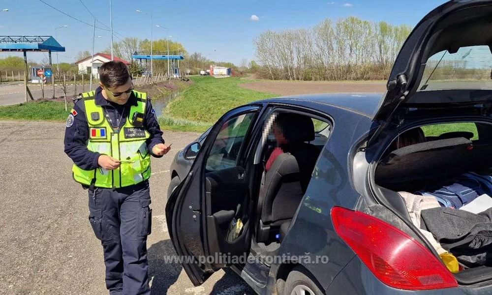 Plăcuțele de înmatriculare nemțești i-au adus unei șoferițe un dosar penal. Totul a pornit după ce au tras-o pe dreapta frontieriștii sătmăreni