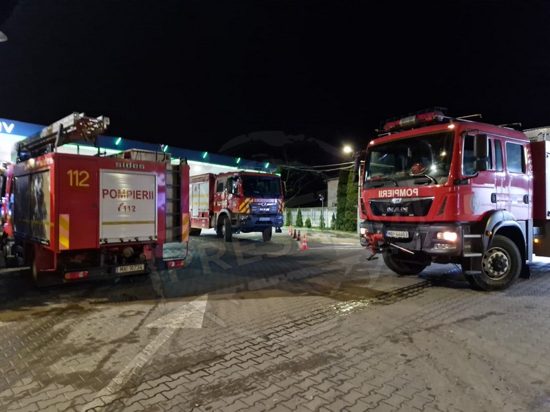 FOTO. Mobilizare a Pompierilor la o benzinărie din municipiul Satu Mare. Patru autospeciale de stingere