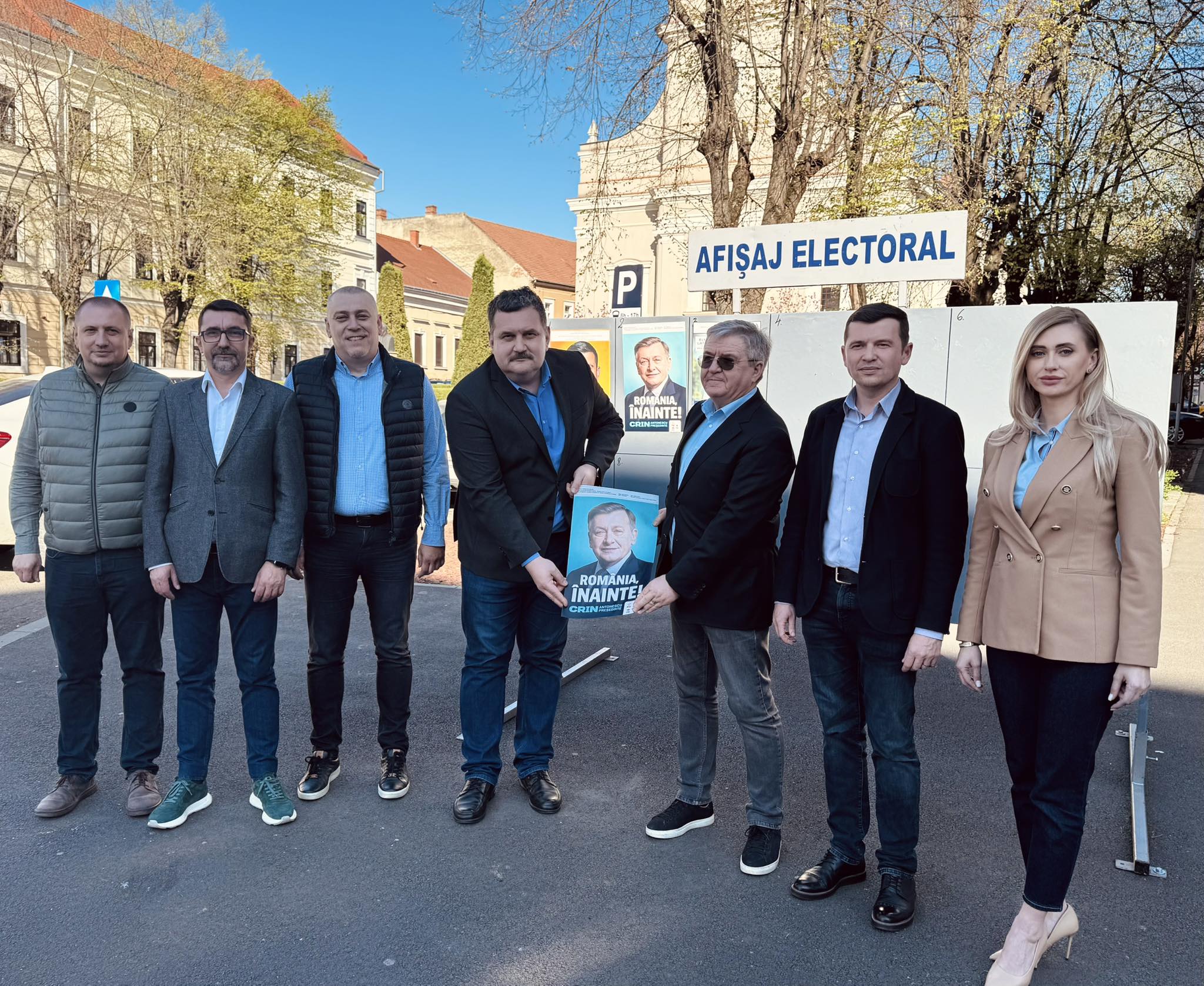 Start în campania electorală: Crin Antonescu, primul pas spre Cotroceni, via Satu Mare