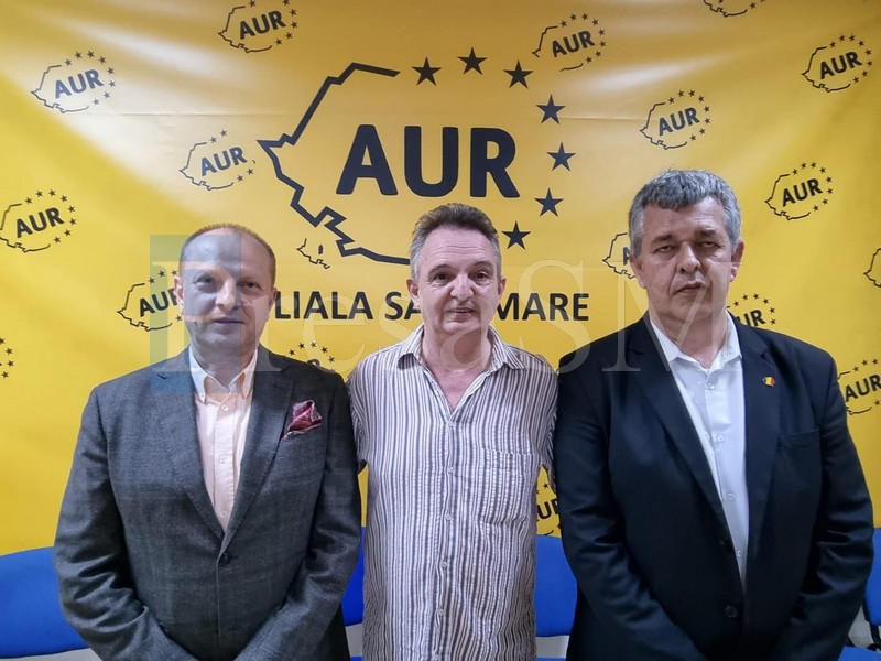 FOTO/VIDEO. Bucurie la sediul AUR Satu Mare după anunțarea exit-poll-urilor. Încrezători că vor câștiga și turul II