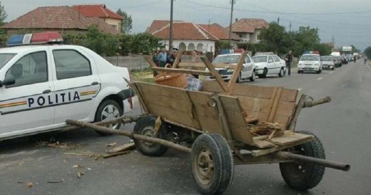 Accident în județul Satu Mare. Sătmărean la spital, după ce căruța i-a fost lovită de o autoutilitară. Căruțașul consumate și ceva alcool