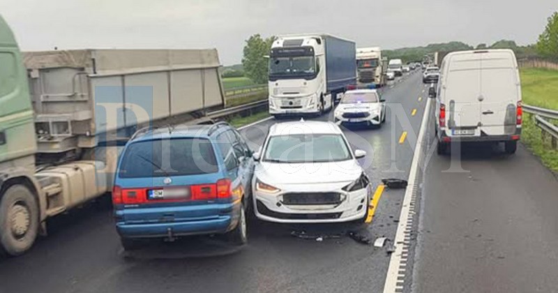FOTO. Șofer din Satu Mare implicat într-un accident în lanț pe autostrada M3 din Ungaria