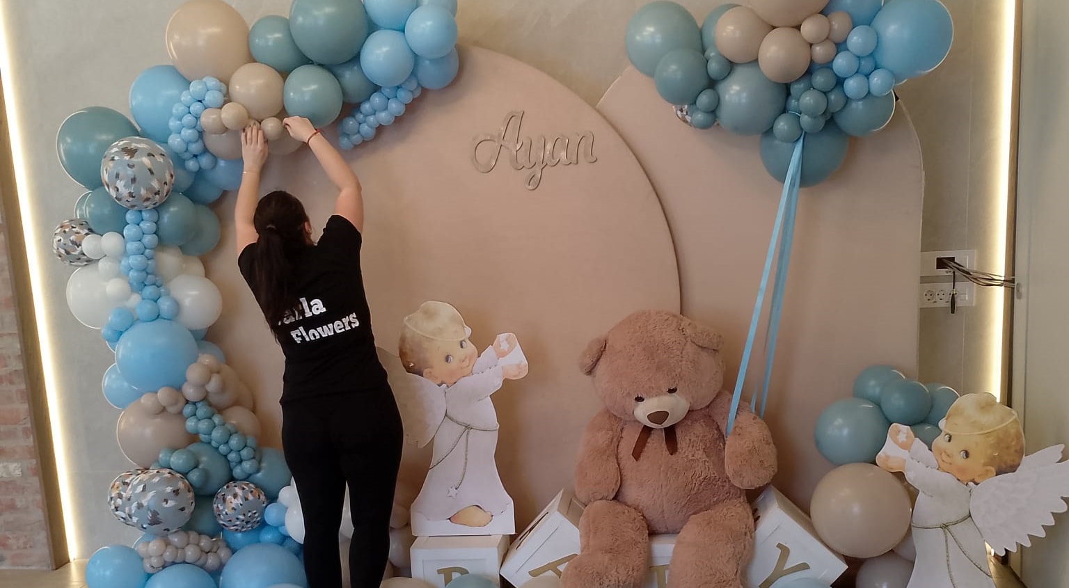 Transformă-ți evenimentul într-o poveste de neuitat cu decoruri unice din baloane și flori