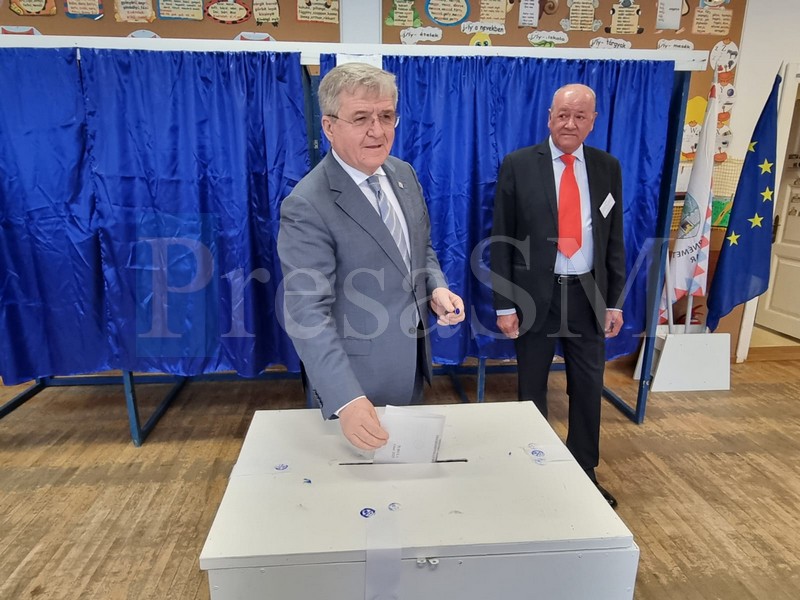 FOTO/VIDEO. Liderul Mircea Govor, la urne: "Am votat pentru echilibru, pentru stabilitate"
