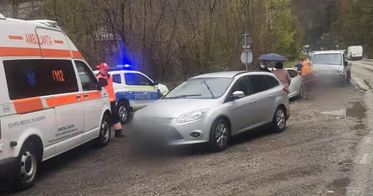 Accident în lanț în județul Satu Mare. Un bărbat a ajuns la spital. Polițiștii explică de la ce a pornit totul