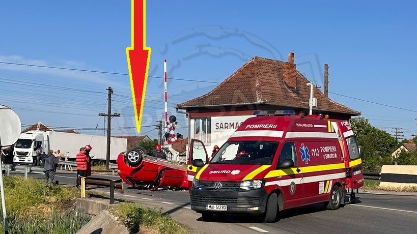 FOTO. Patru persoane au ajuns la spital după ce mașina s-a răsturnat. Trafic blocat pe DN 1F, Satu Mare-Zalău
